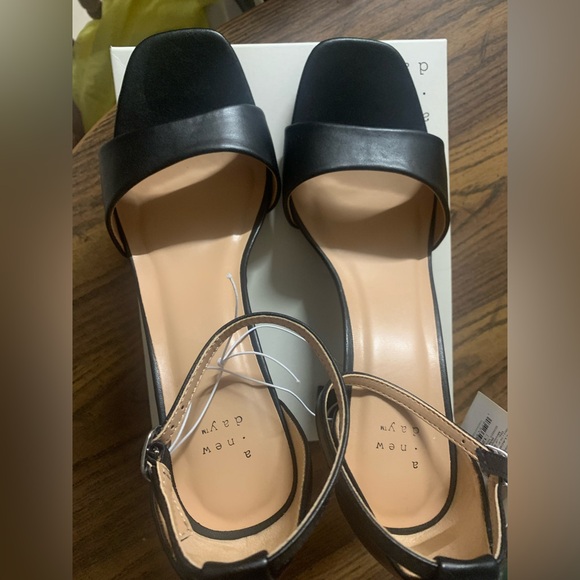 A New Day BLACK SHELLY HEELS - Picture 2 of 3